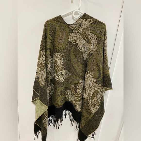 70's Green Hippie Poncho in Wool - Picture 2 of 2